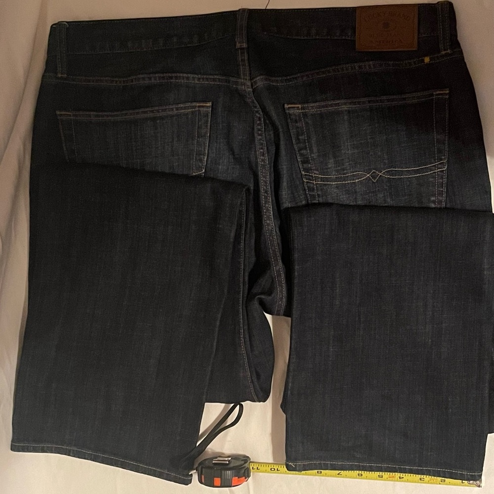 Lucky Brand 181 relaxed straight jeans. 38x34